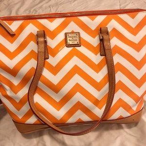 BRAND NEW Dooney and Bourke Tote with w/clutch